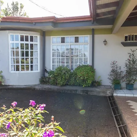 Hostel Bouganvilia Bed And Breakfast